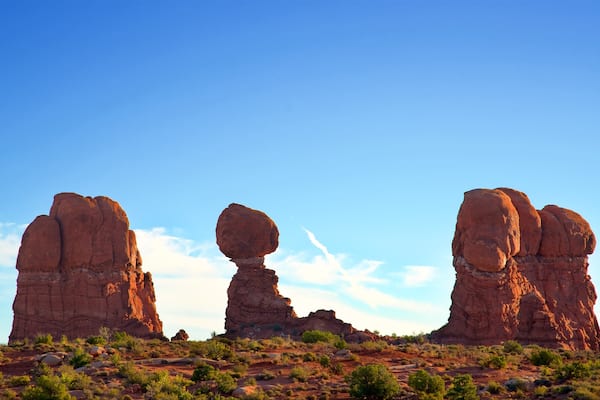 Parc national des Arches qui includes scènes tranquilles, gorge ou canyon et vues du désert