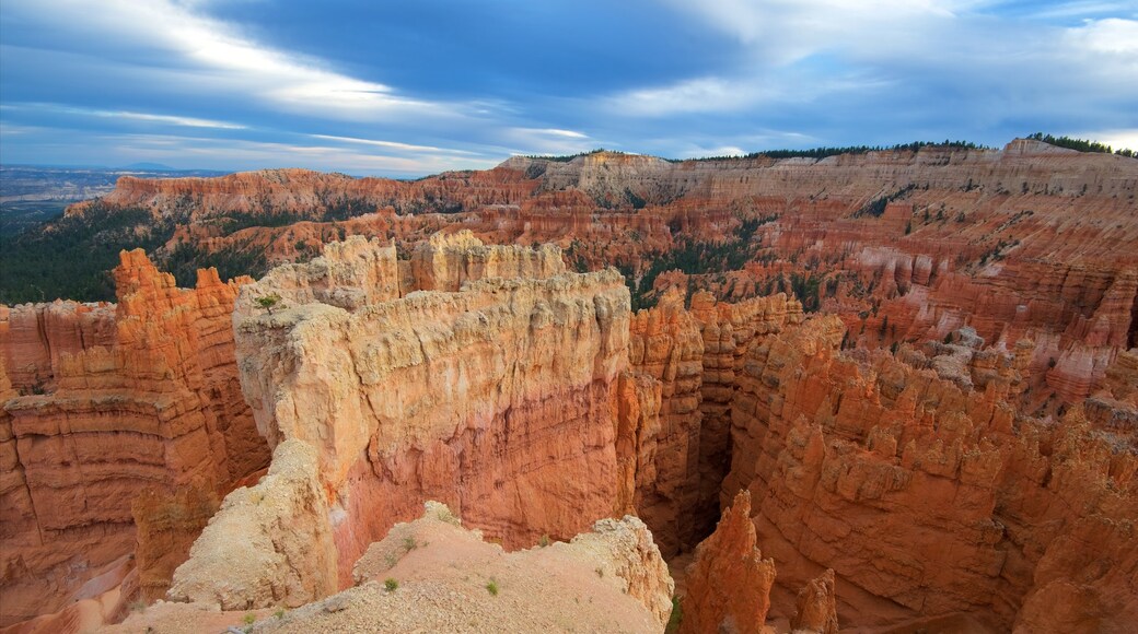 Bryce Canyon National Park showing a gorge or canyon, tranquil scenes and landscape views
