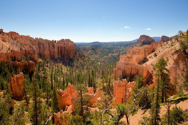 Parc national de Bryce Canyon montrant gorge ou canyon, vues du désert et scènes tranquilles
