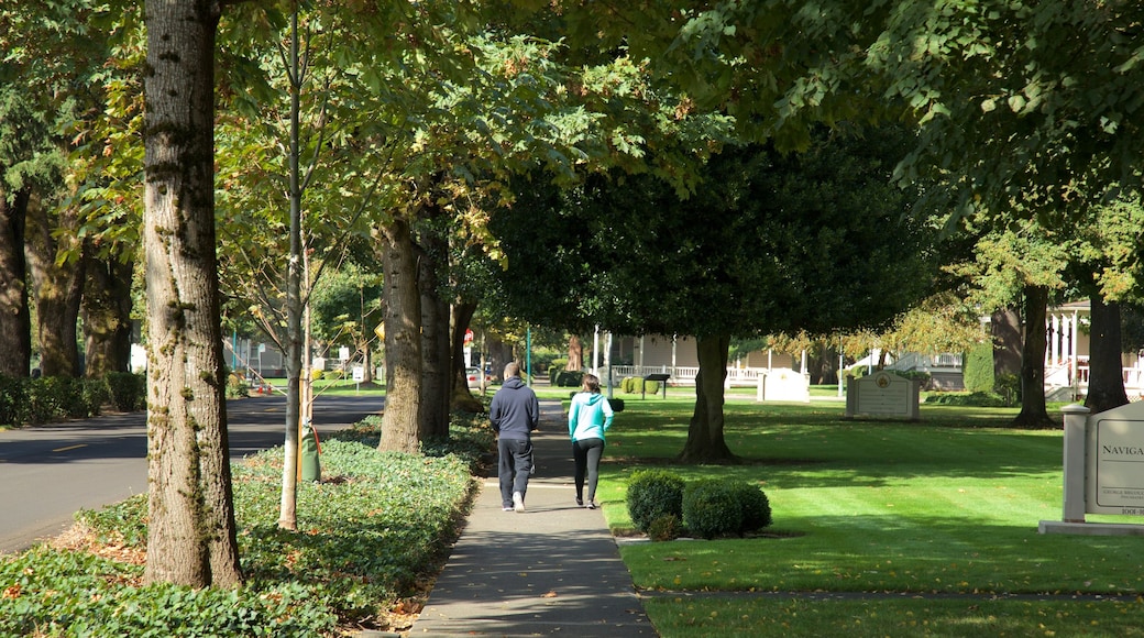 Officers Row which includes street scenes and a park as well as a couple