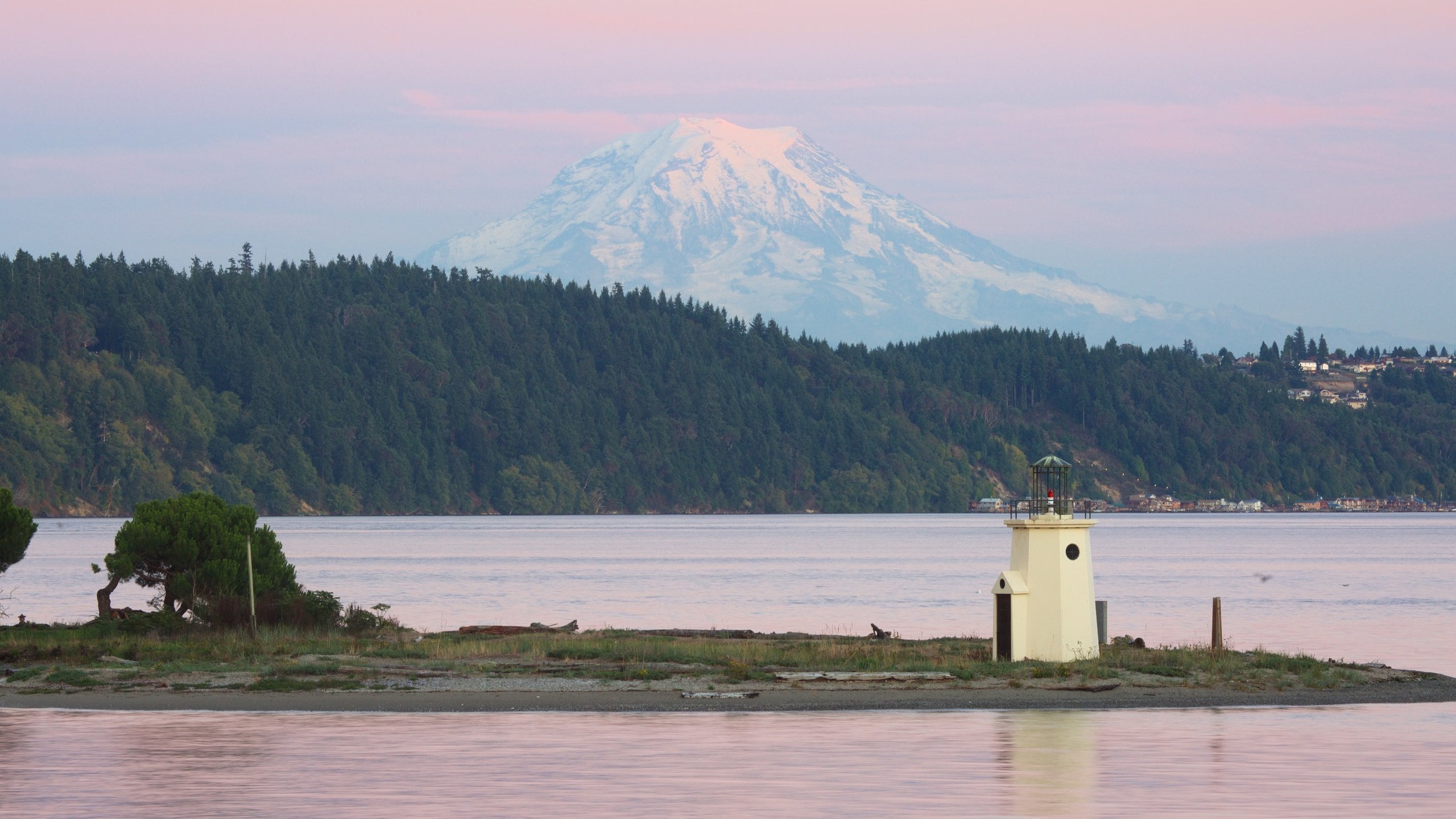 Gig Harbor mostrando una bahía o puerto, una puesta de sol y bosques