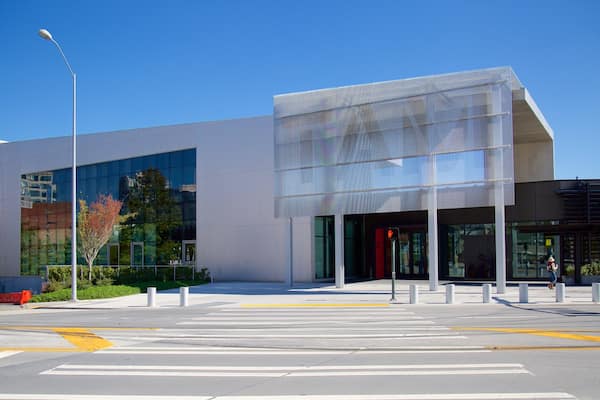 Tacoma Art Museum mettant en vedette scènes de rue et architecture moderne