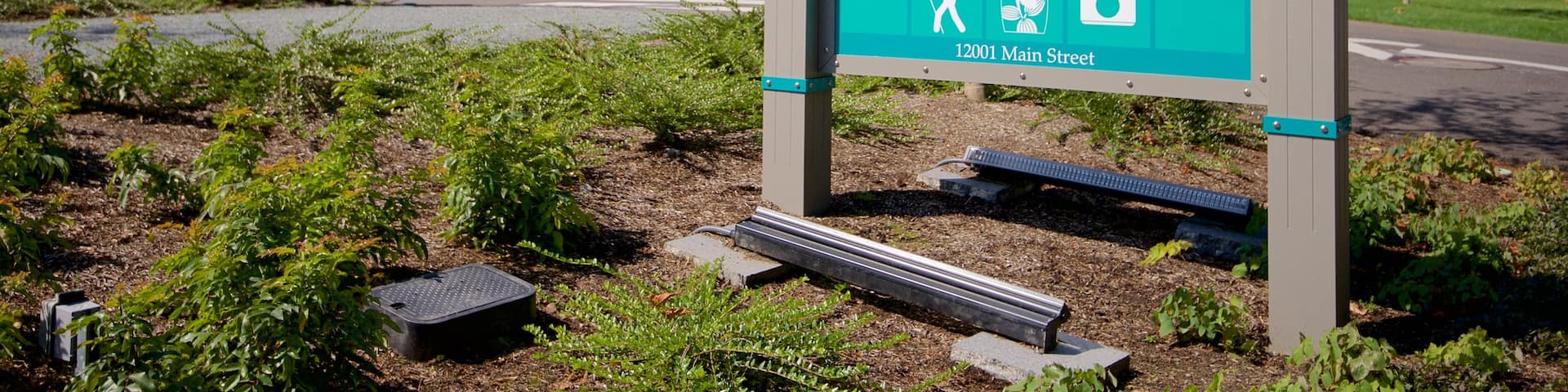 Bellevue Botanical Garden que incluye señalización y un parque