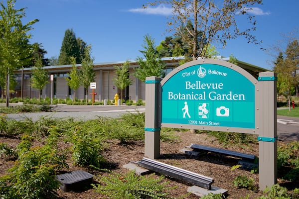Bellevue Botanical Garden mettant en vedette signalisation et parc