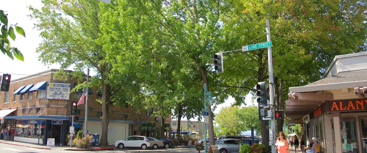 Kirkland mit einem Straßenszenen