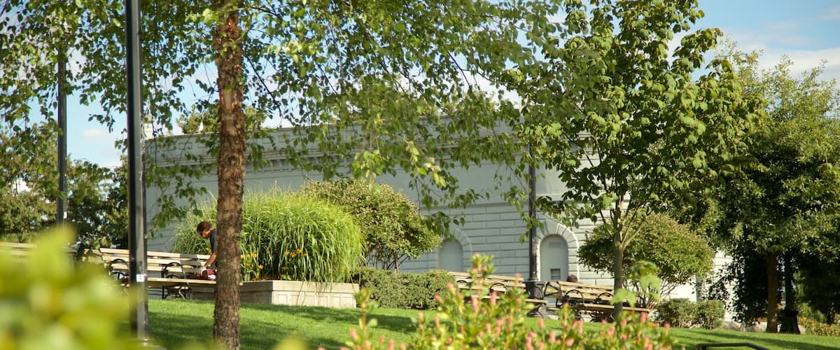 Capitol Hill which includes a garden