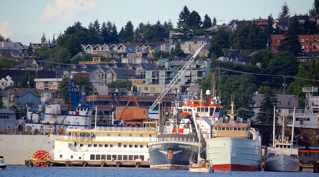 South Lake Union som omfatter bådsejlads, en bugt eller havn og en kystby
