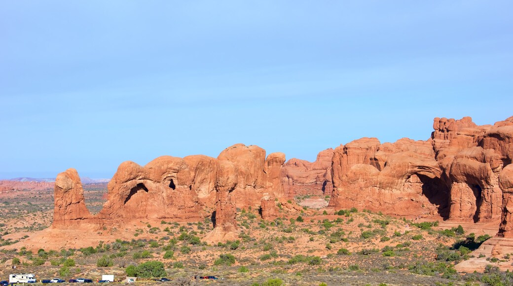 Double Arch showing landscape views, tranquil scenes and mountains