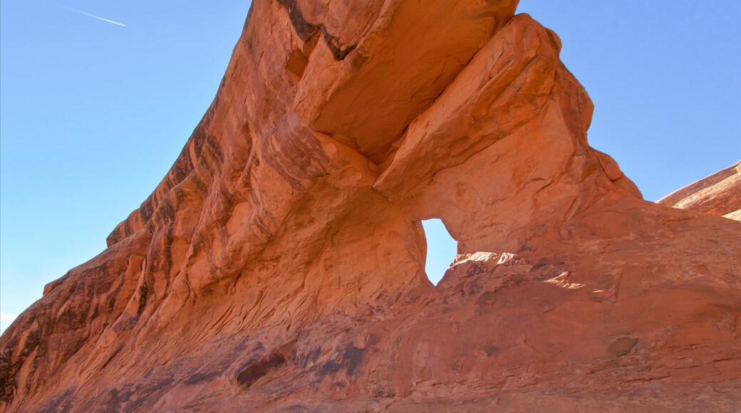 Partition Arch showing tranquil scenes