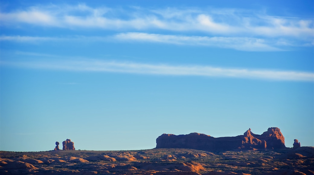 Moab ofreciendo escenas tranquilas y vista panorámica