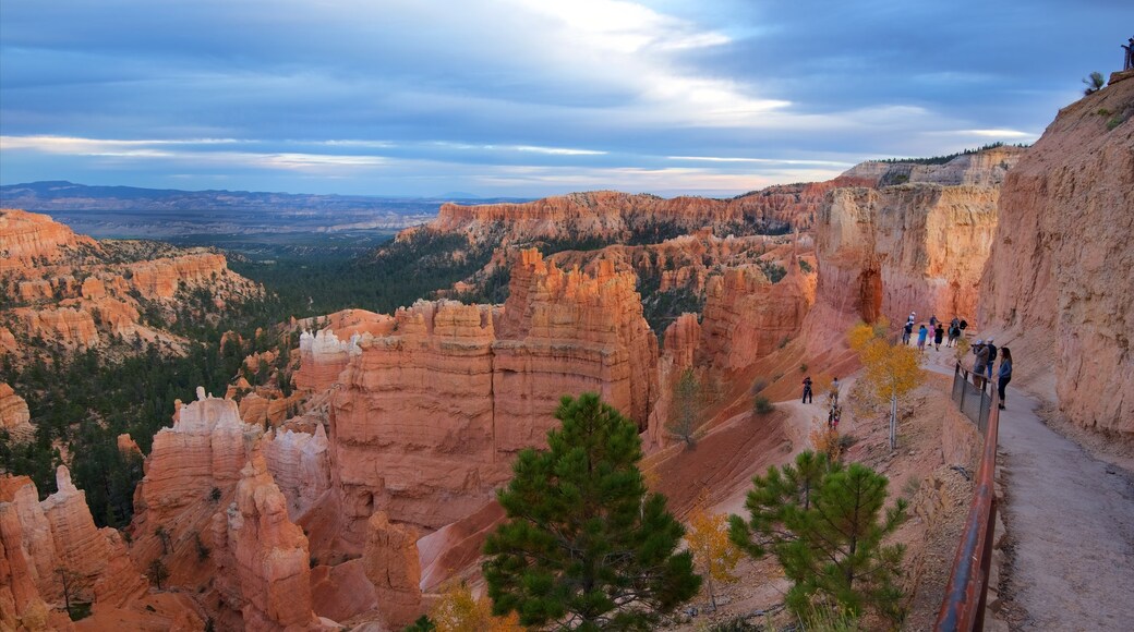 Tropic showing mountains, hiking or walking and a gorge or canyon