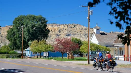 Bryce Canyon showing a small town or village, cycling and street scenes