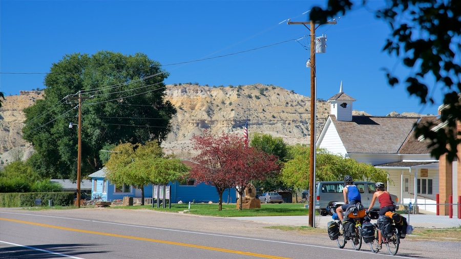 Bryce Canyon National Park showing street scenes, cycling and a small town or village