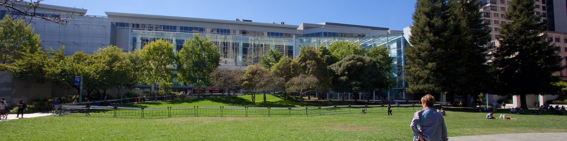 South of Market featuring a city, street scenes and a park