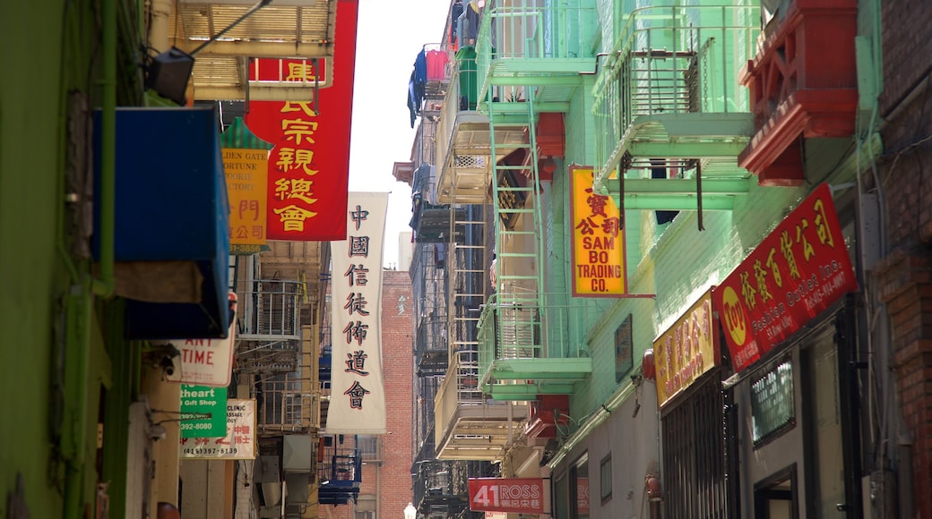 Chinatown showing street scenes