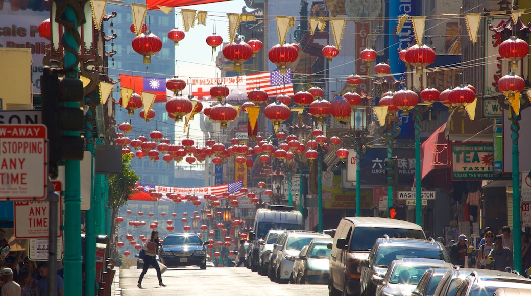 Chinatown showing street scenes