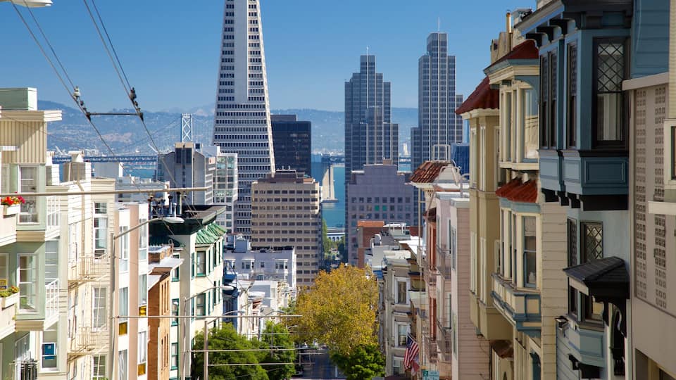 Nob Hill showing a city and street scenes