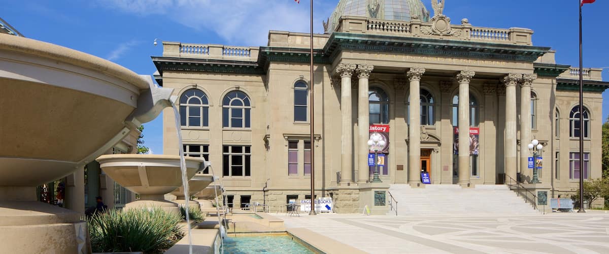 Redwood City featuring an administrative buidling, a fountain and heritage architecture