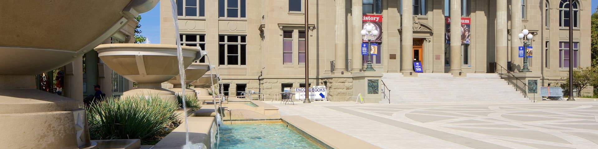 Redwood City showing a fountain, heritage architecture and an administrative building