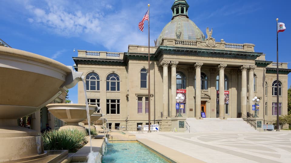 Redwood City featuring an administrative buidling, a fountain and heritage architecture