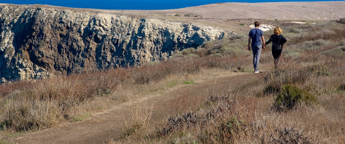 Channel Islands National Park ofreciendo senderismo o caminata, vistas de paisajes y escenas tranquilas