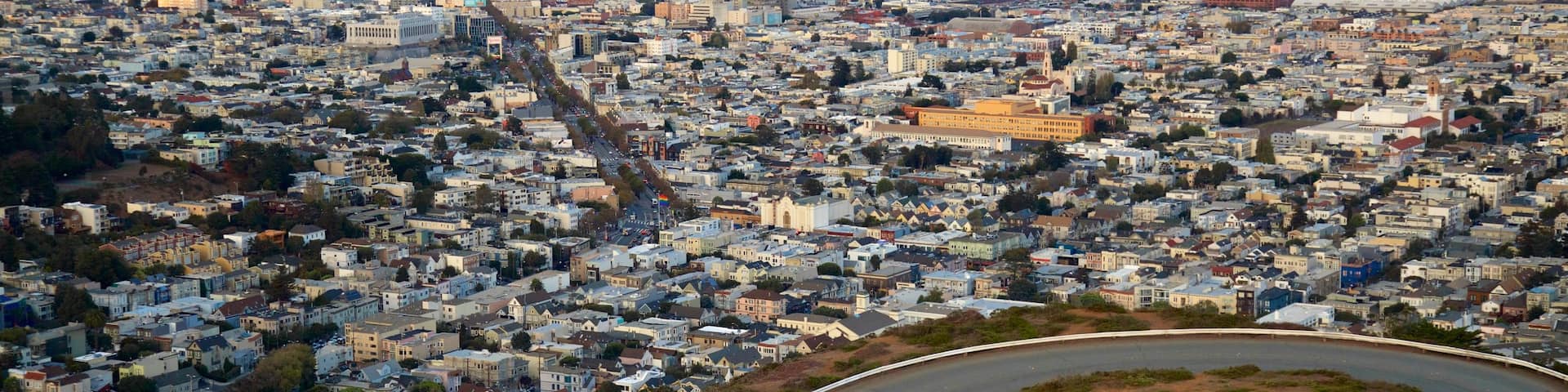 Twin Peaks featuring touring, cbd and a city