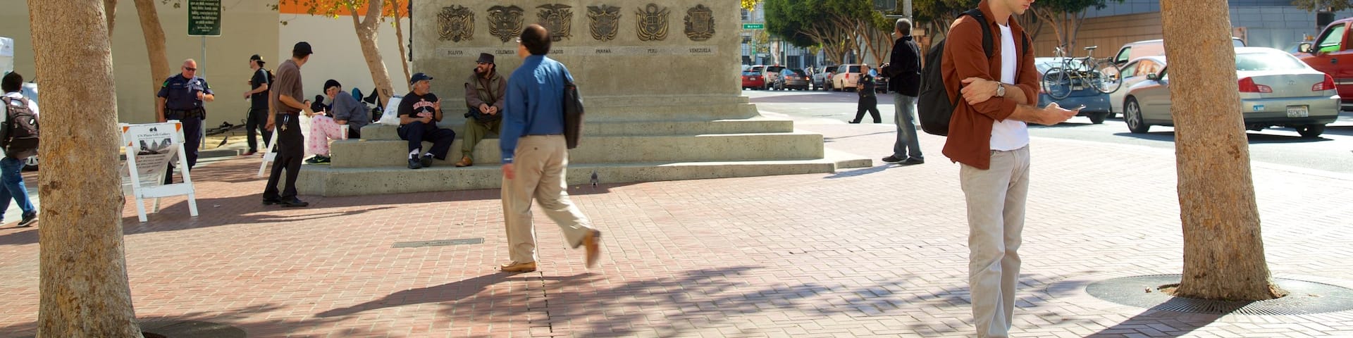 Civic Center showing a monument, street scenes and a city
