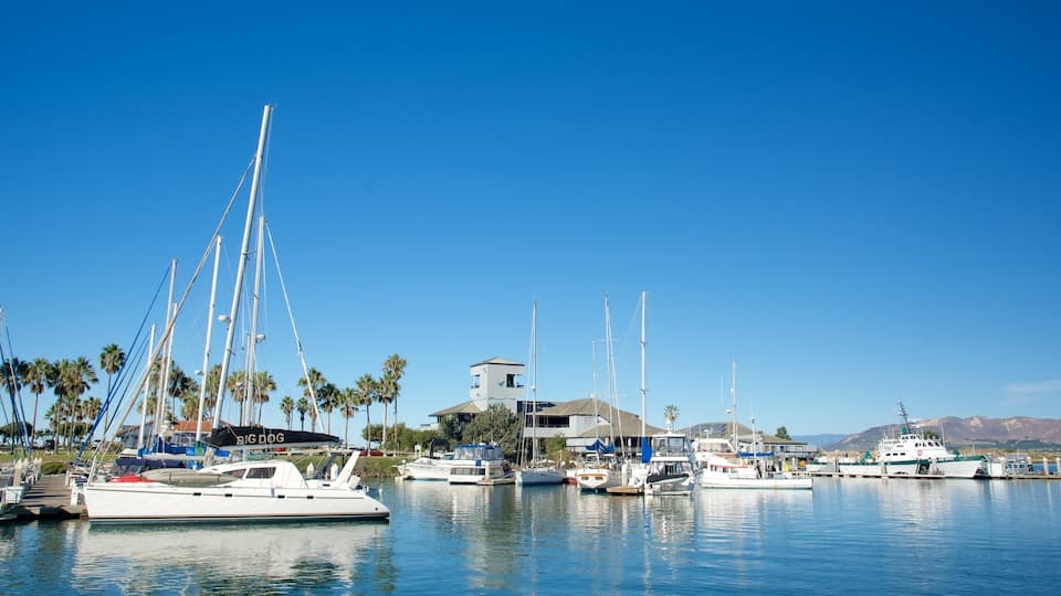 Ventura Harbor que incluye una marina