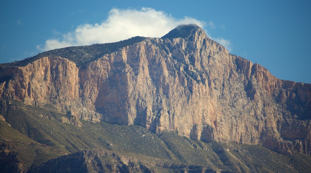 Guadalupe Mountains National Park que inclui montanhas