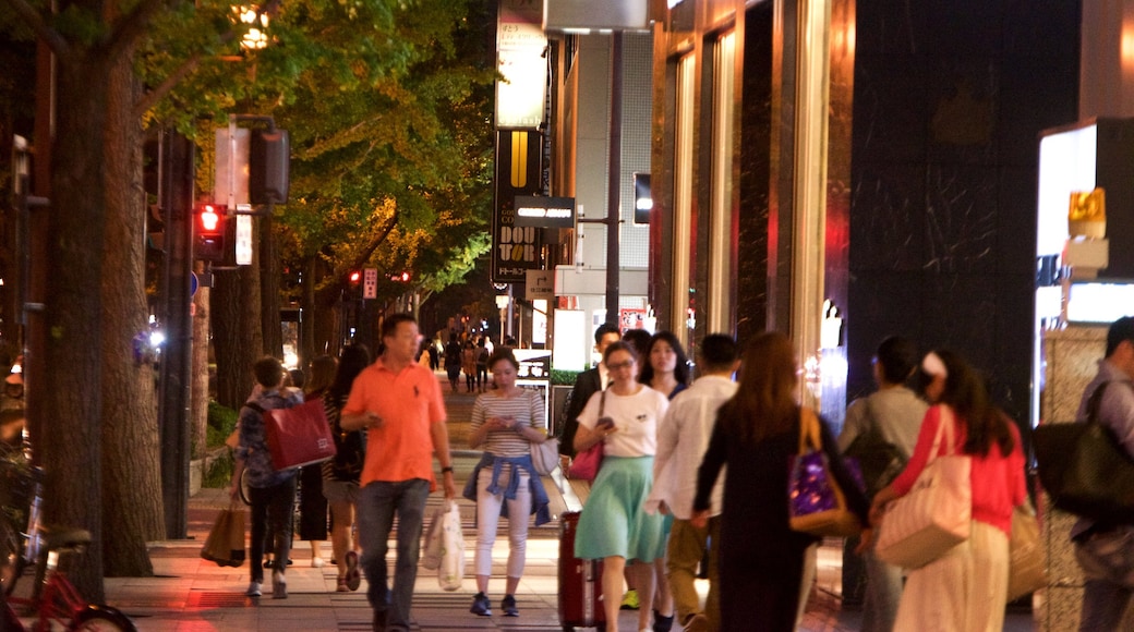 Shinsaibashi che include strade