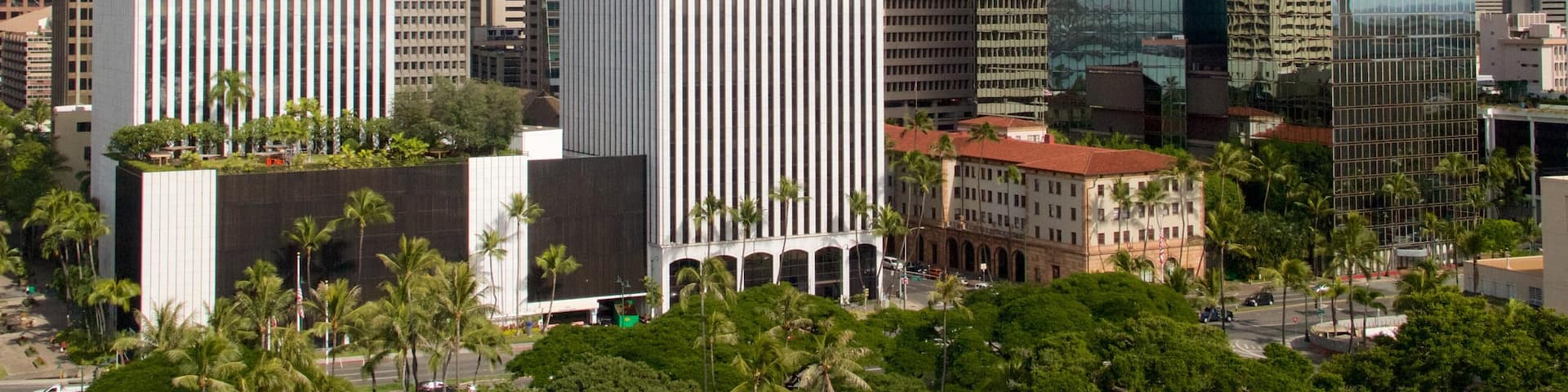 Aloha Tower which includes skyline and a city