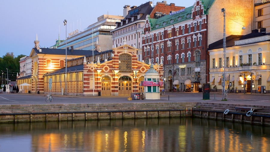 Helsinki showing heritage architecture and night scenes