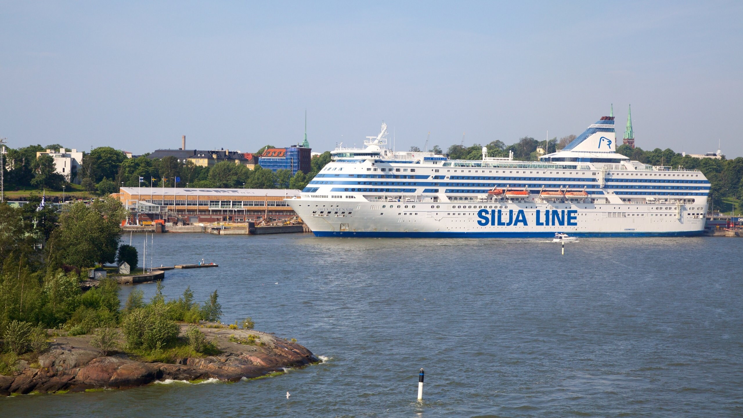 Helsinki mostrando vistas generales de la costa y crucero