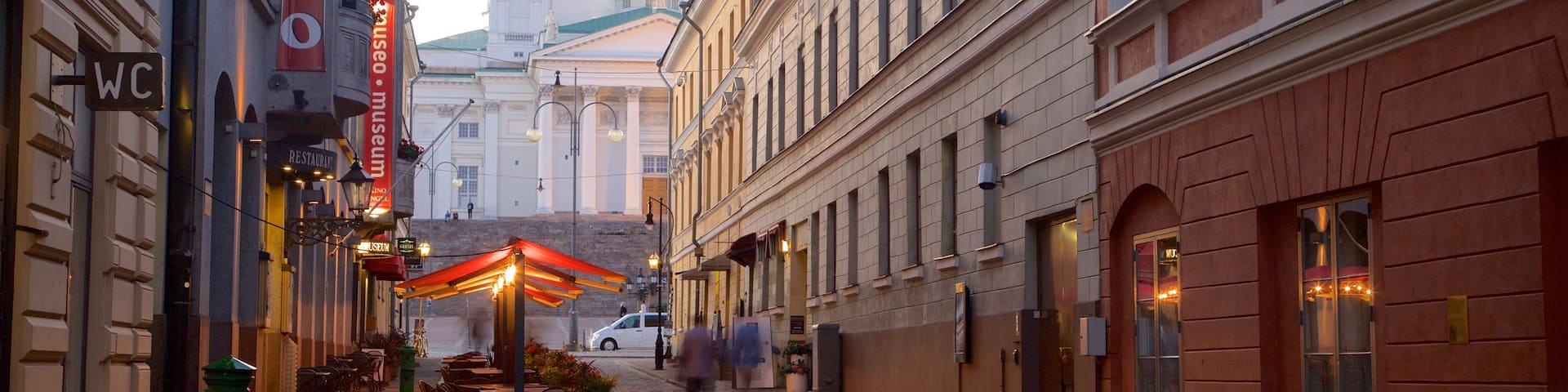 Senate Square showing street scenes