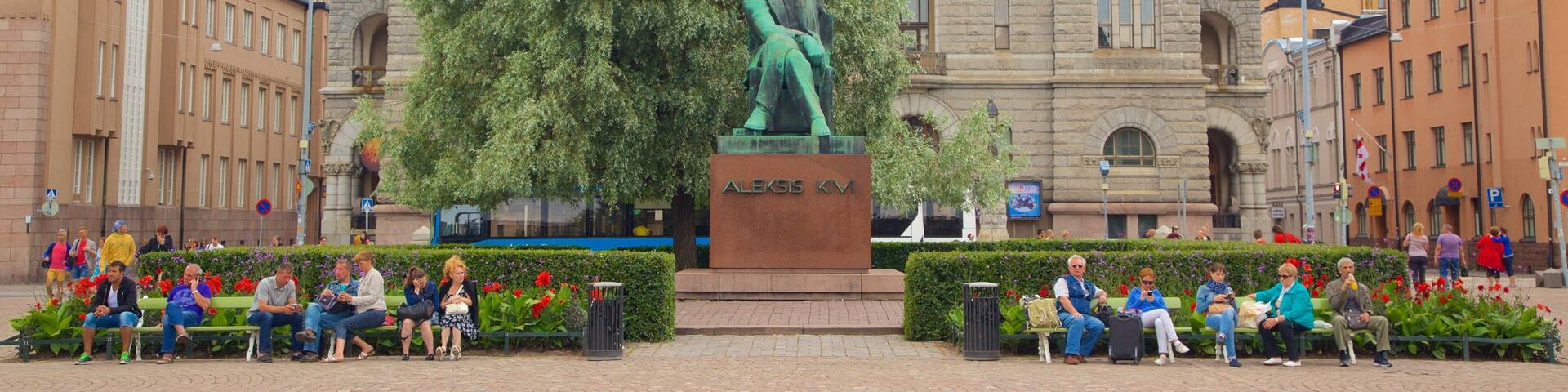National Theater showing heritage architecture, a statue or sculpture and theatre scenes