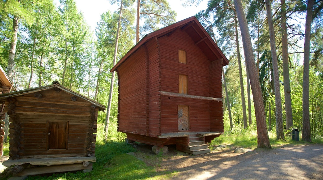 Fölisöns friluftsmuseum som visar skogar