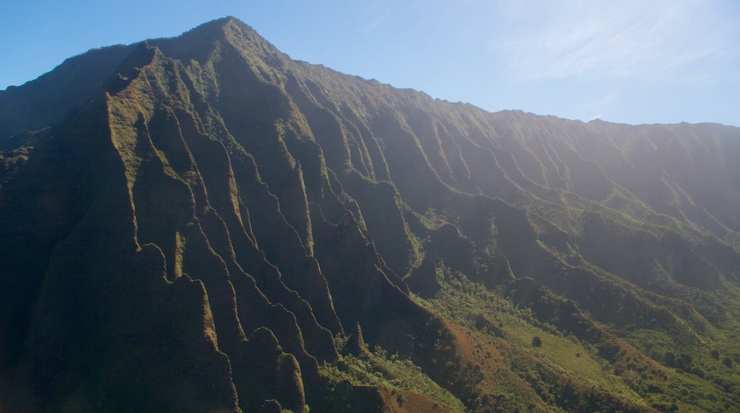 Na Pali Coast State Park which includes mountains