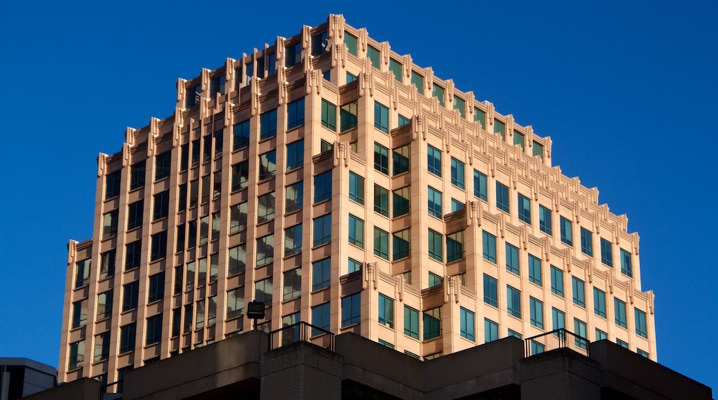 Downtown Honolulu showing modern architecture