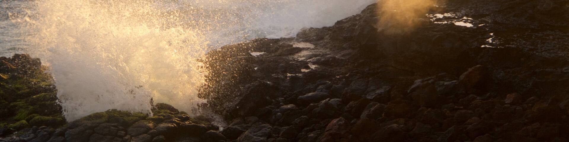 Spouting Horn showing general coastal views and a pebble beach
