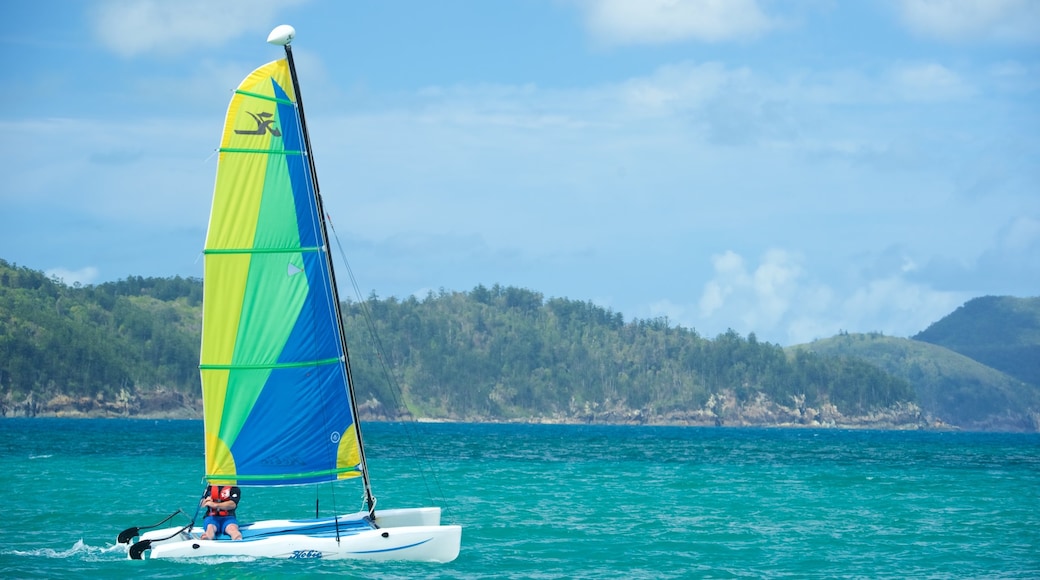 Catseye Beach showing landscape views, general coastal views and sailing