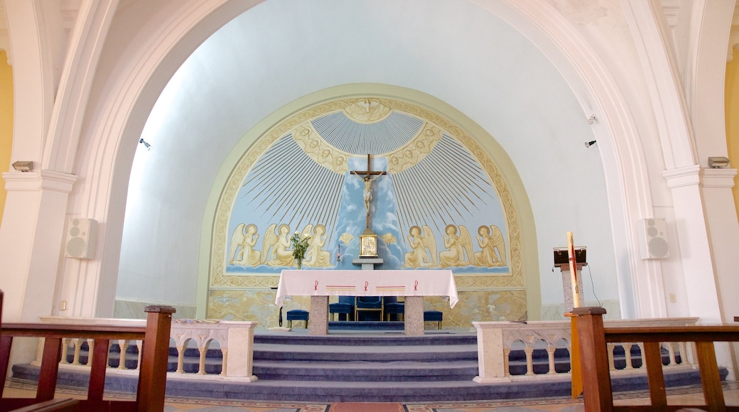 Candelaria Church showing interior views and a church or cathedral