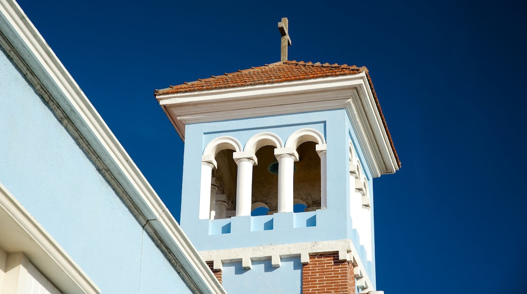 Candelaria Church which includes heritage architecture and a church or cathedral