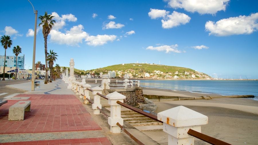 Bãi biển Piriapolis có tính năng phong cảnh, thị trấn duyên hải và cảnh đường phố