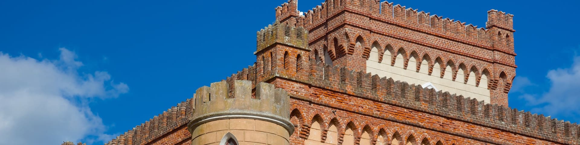 Piriapolis which includes heritage architecture and château or palace