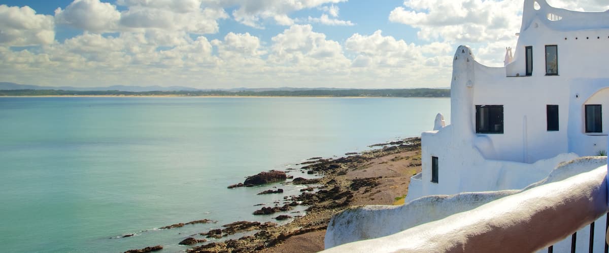Punta Ballena mostrando vistas de paisajes, vistas generales de la costa y patrimonio de arquitectura