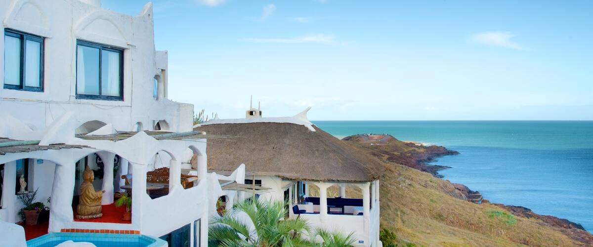 Punta Ballena inclusief historische architectuur en algemene kustgezichten