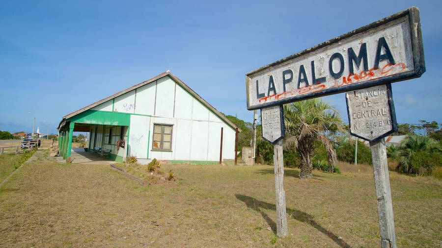 Antiga Estação Ferroviåria caracterizando uma cidade pequena ou vila e sinalização