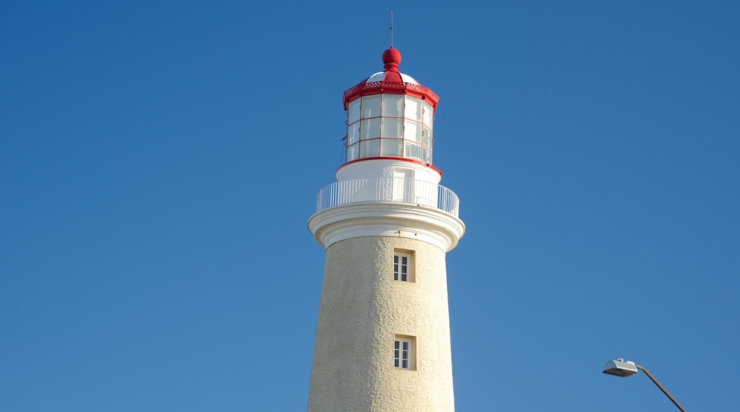 Farol de Punta del Este mostrando um farol e arquitetura de patrimônio