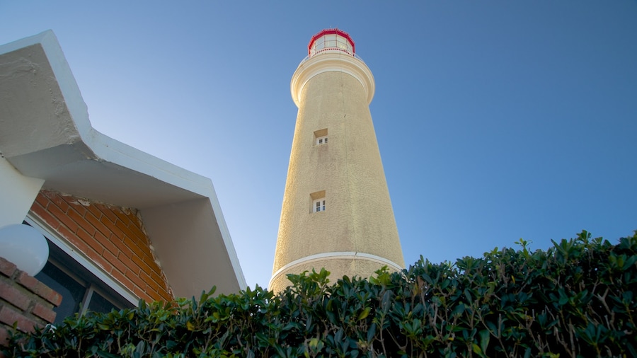 Punta del Este Lighthouse which includes heritage architecture and a lighthouse