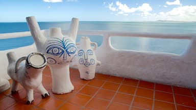 Punta Ballena qui includes vues littorales, art et statue ou sculpture